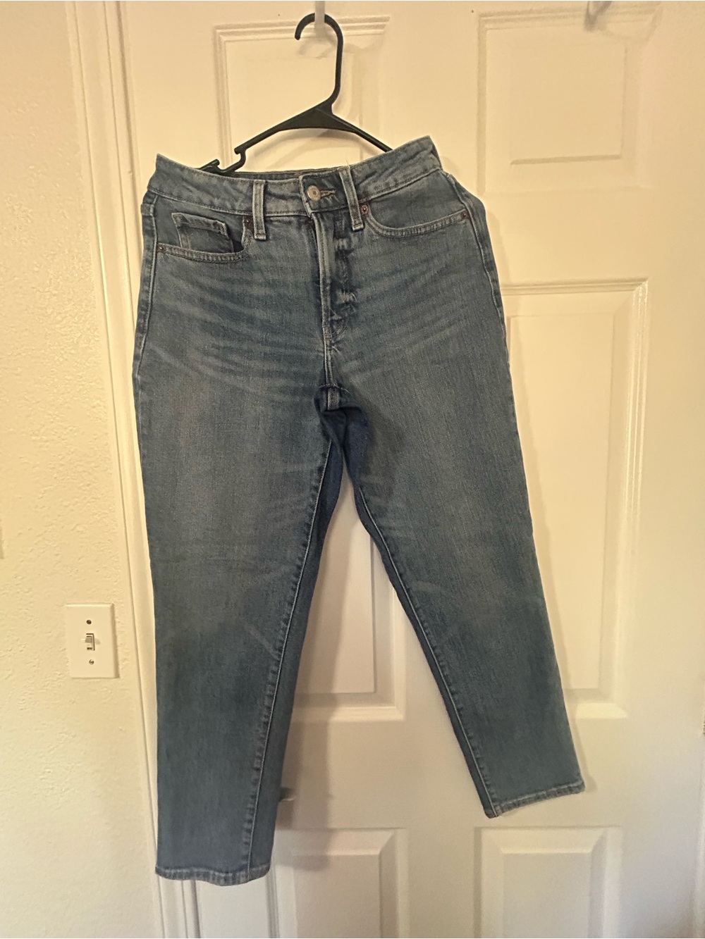 Old Navy Relaxed Fit Jeans in Light Blue Wash